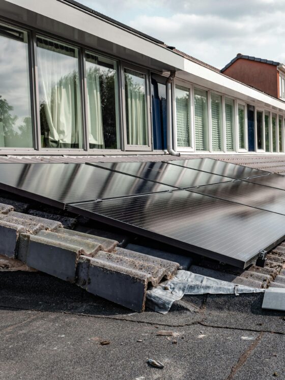 Nederlanders blijven tevreden met zonnepanelen, ondanks terugleverkosten