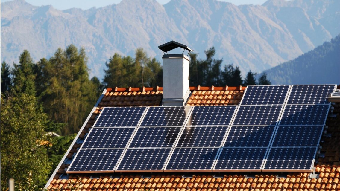 Zonnepanelen op noord: kan het uit?